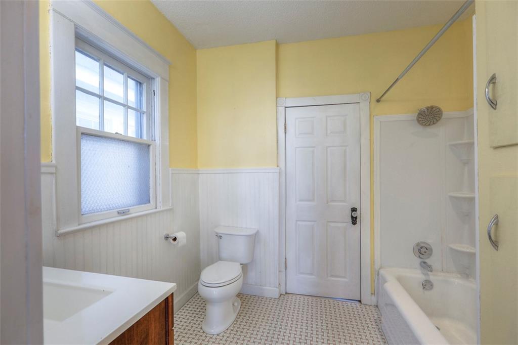 829 W 40 Street Property Photo 21