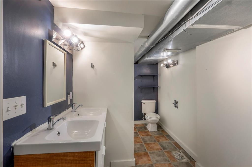 829 W 40 Street Property Photo 23