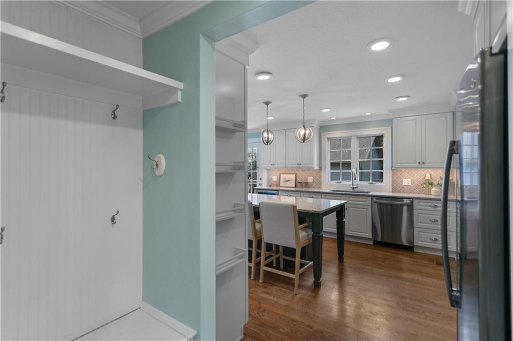 109 W 65th Street Property Photo 5