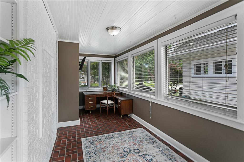 109 W 65th Street Property Photo 15