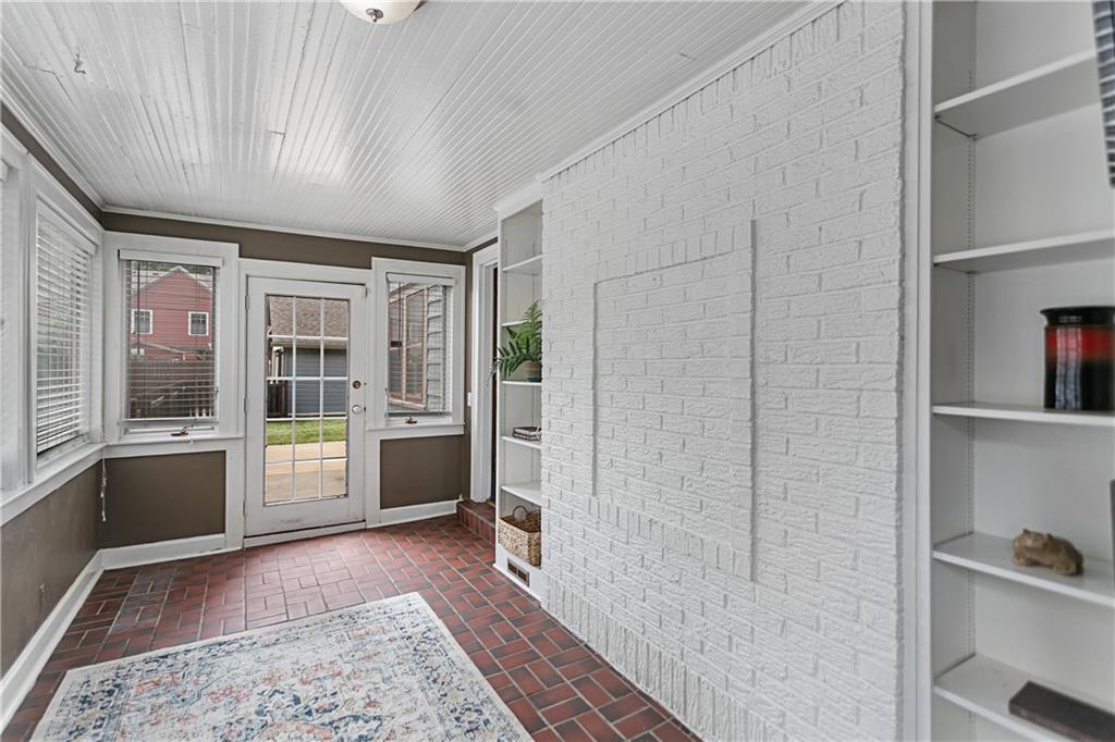 109 W 65th Street Property Photo 16