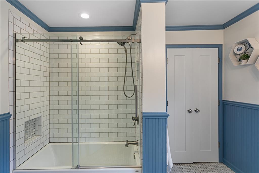 109 W 65th Street Property Photo 17
