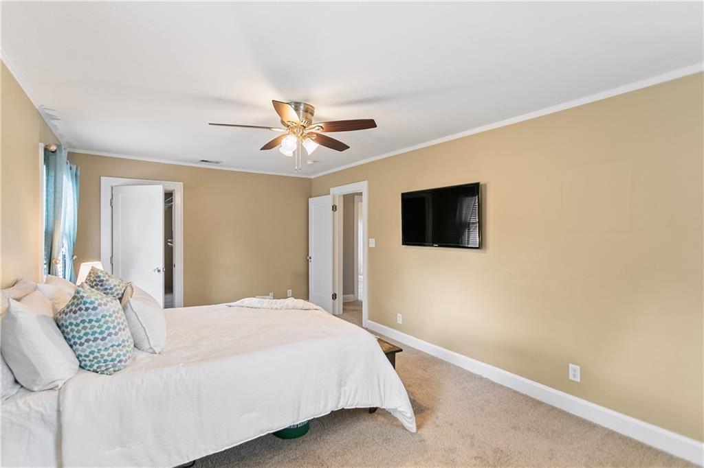 109 W 65th Street Property Photo 25