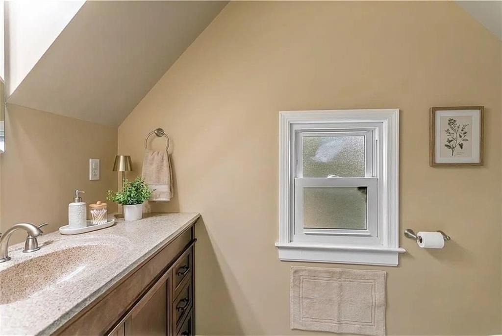 109 W 65th Street Property Photo 30
