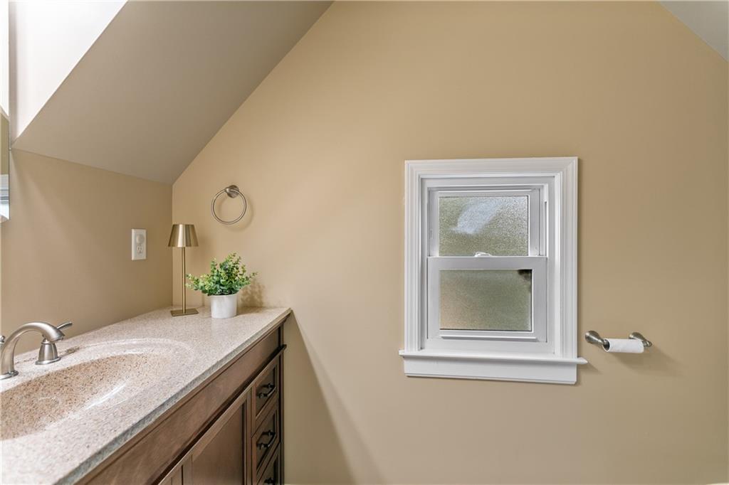 109 W 65th Street Property Photo 34