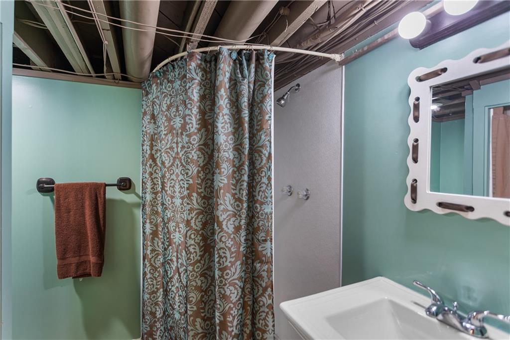 109 W 65th Street Property Photo 34
