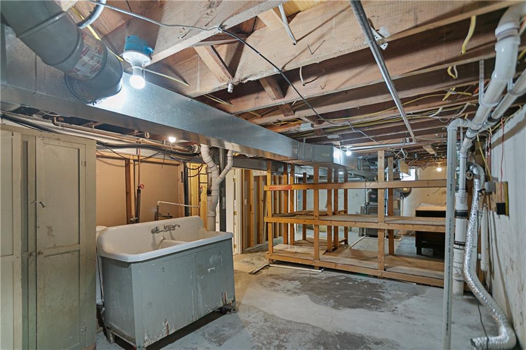 109 W 65th Street Property Photo 35