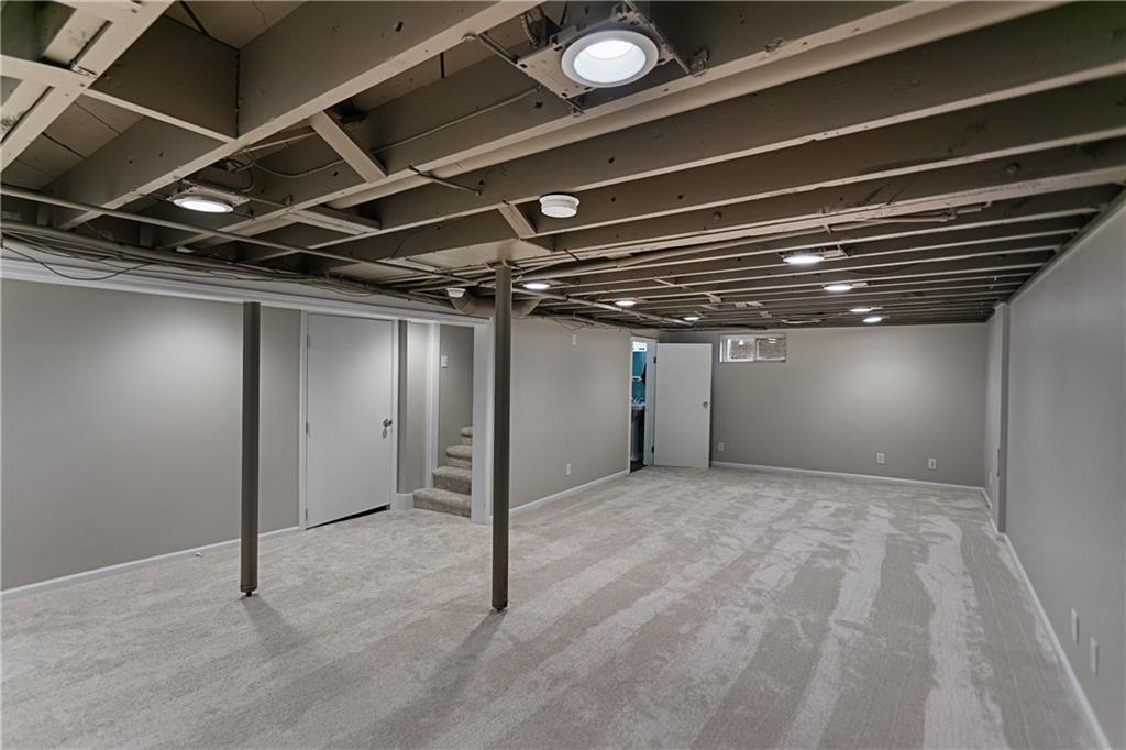 109 W 65th Street Property Photo 37
