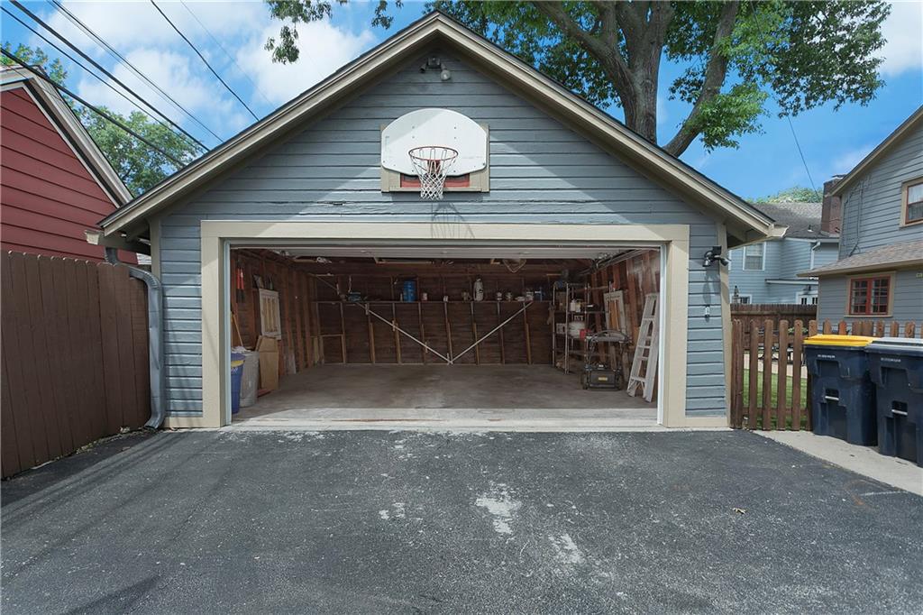 109 W 65th Street Property Photo 42