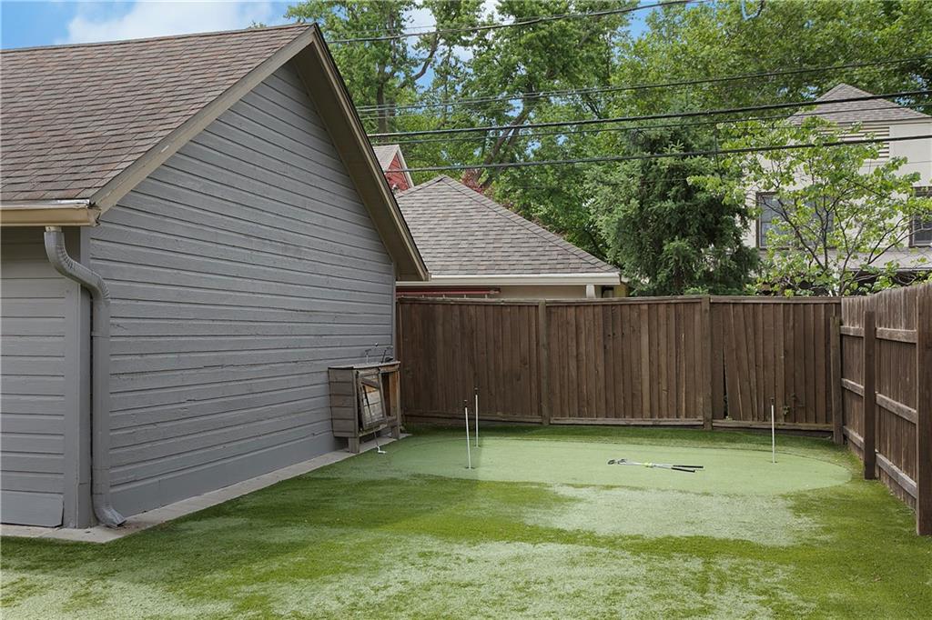 109 W 65th Street Property Photo 43