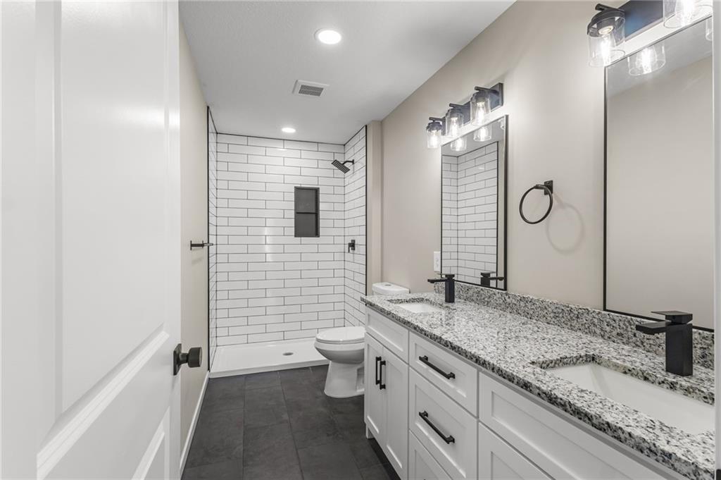 1137 Walnut Avenue Property Photo 8