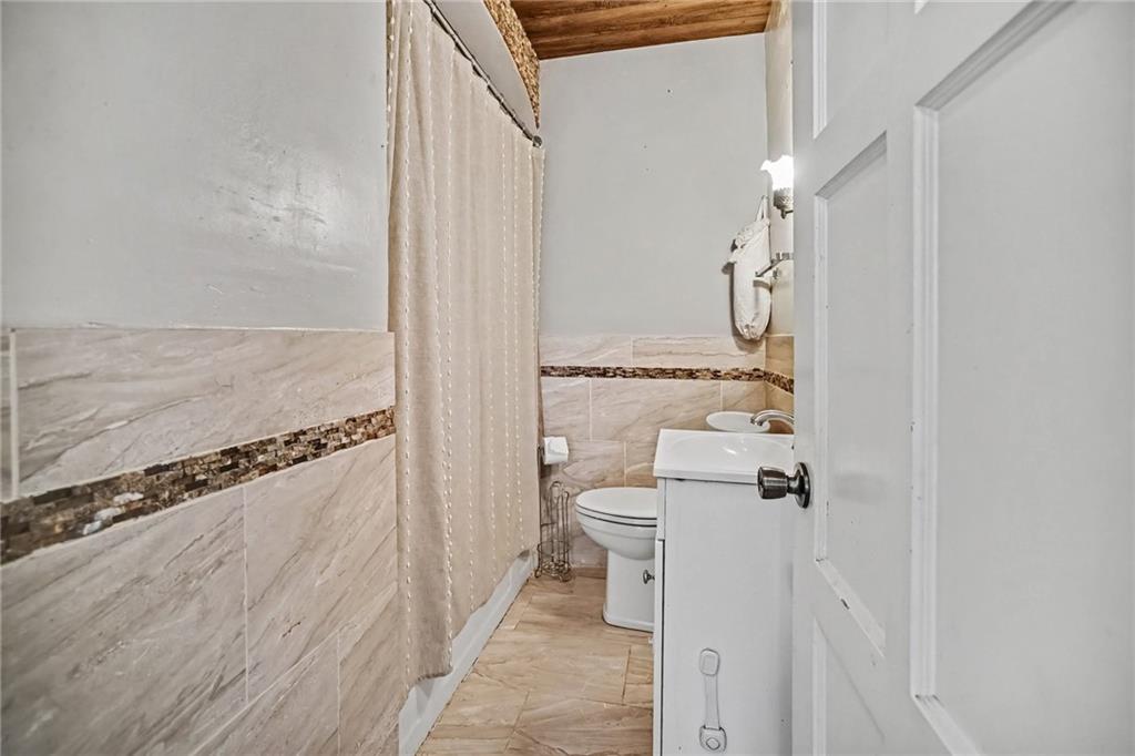 3719 Seneca Street Property Photo 12