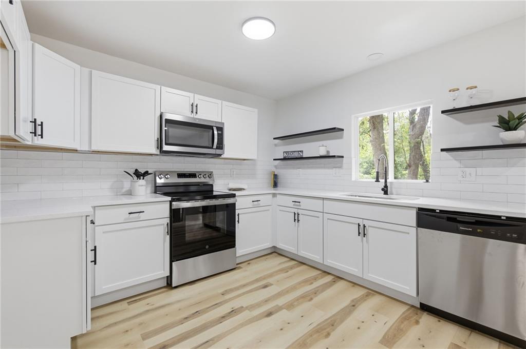 1724 S Trail Ridge Drive Property Photo 8