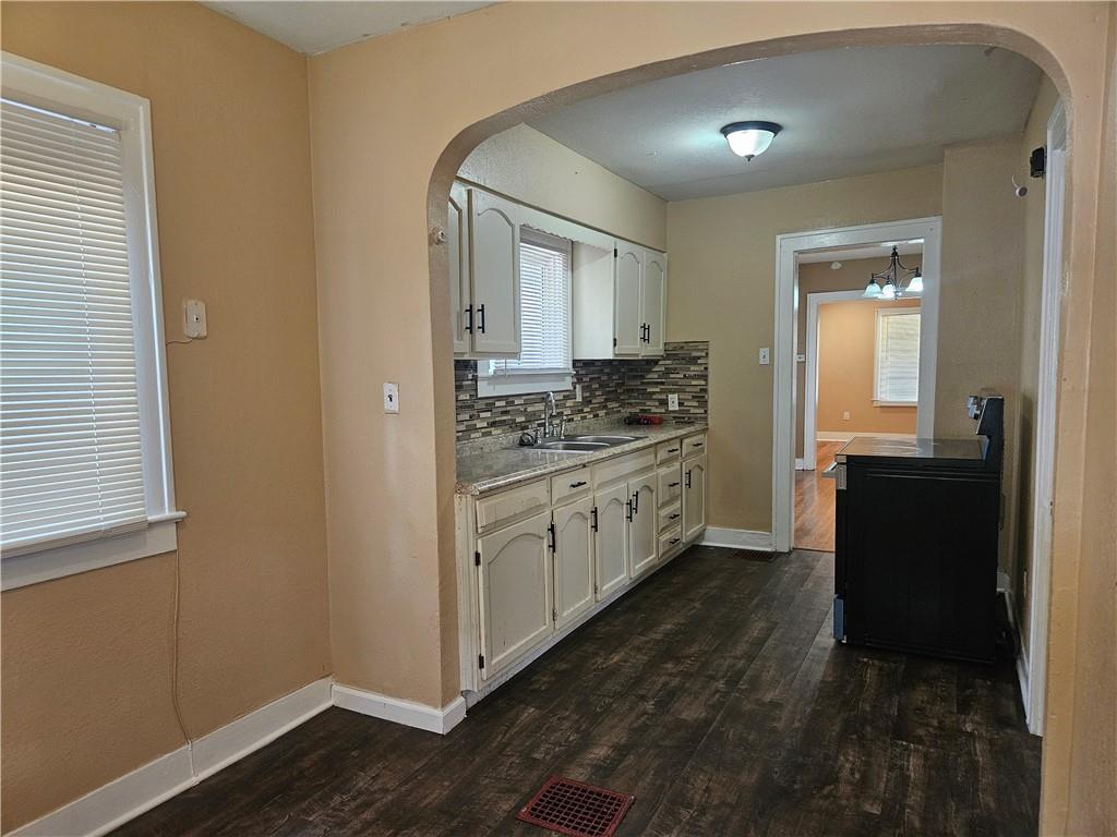 6214 Swope Parkway Property Photo 7