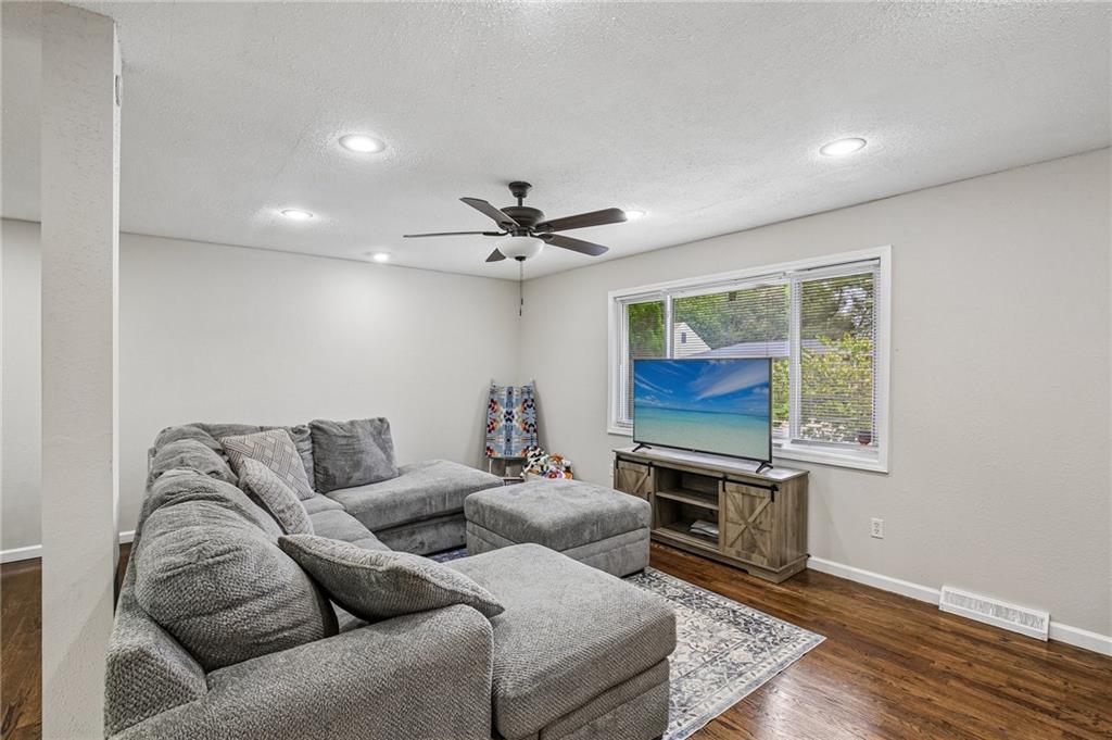 5104 N Smalley Avenue Property Photo 4