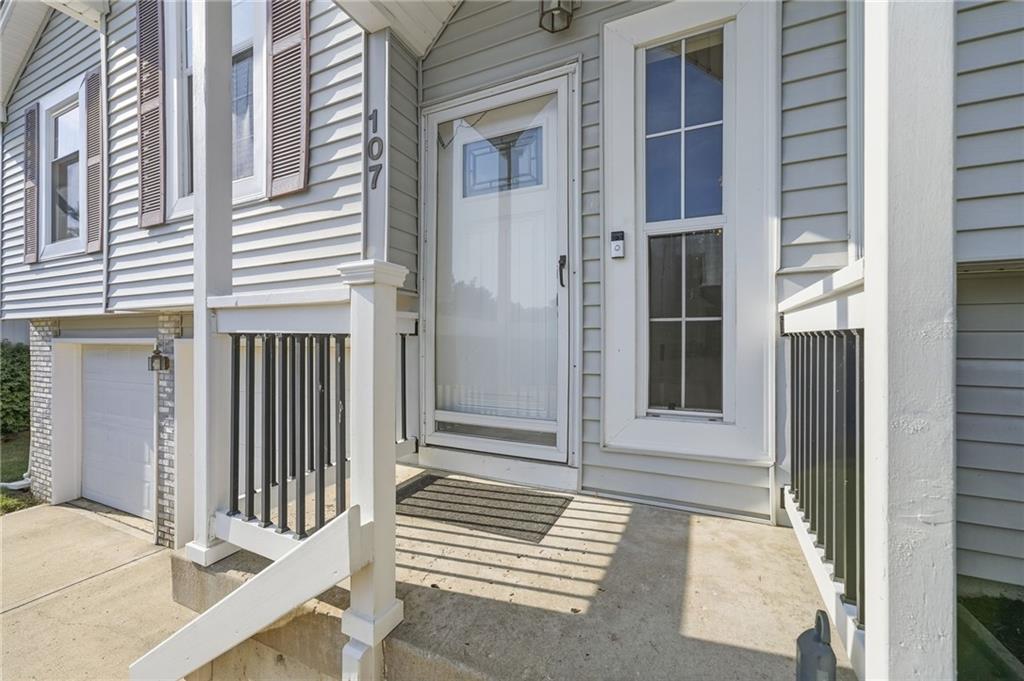 107 E Laredo Trail Property Photo 4