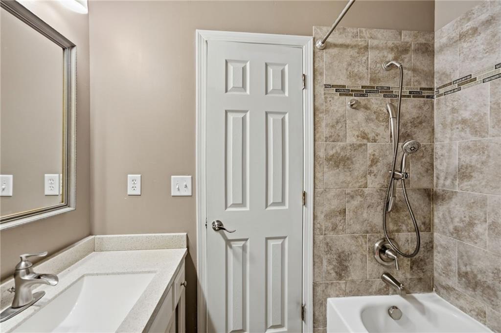 107 E Laredo Trail Property Photo 22