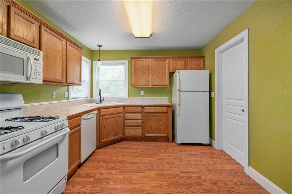 329 E 12th Street Property Photo 8