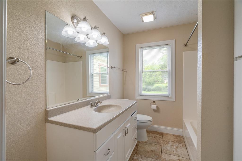 329 E 12th Street Property Photo 12