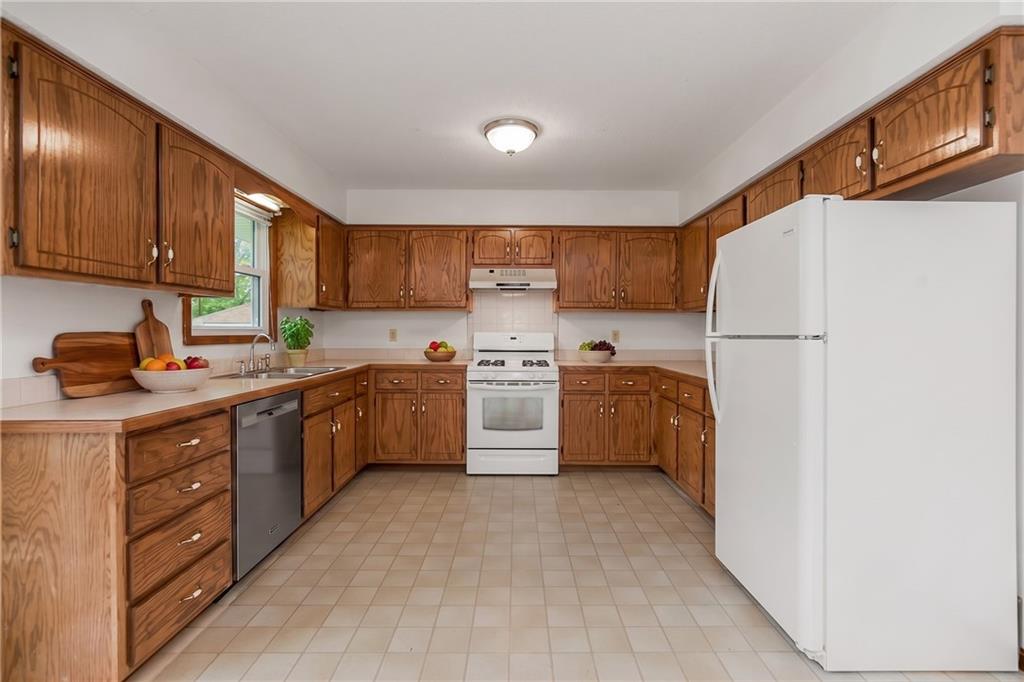 449 Hithergreen Drive Property Photo 6