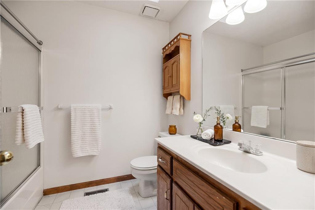 449 Hithergreen Drive Property Photo 12