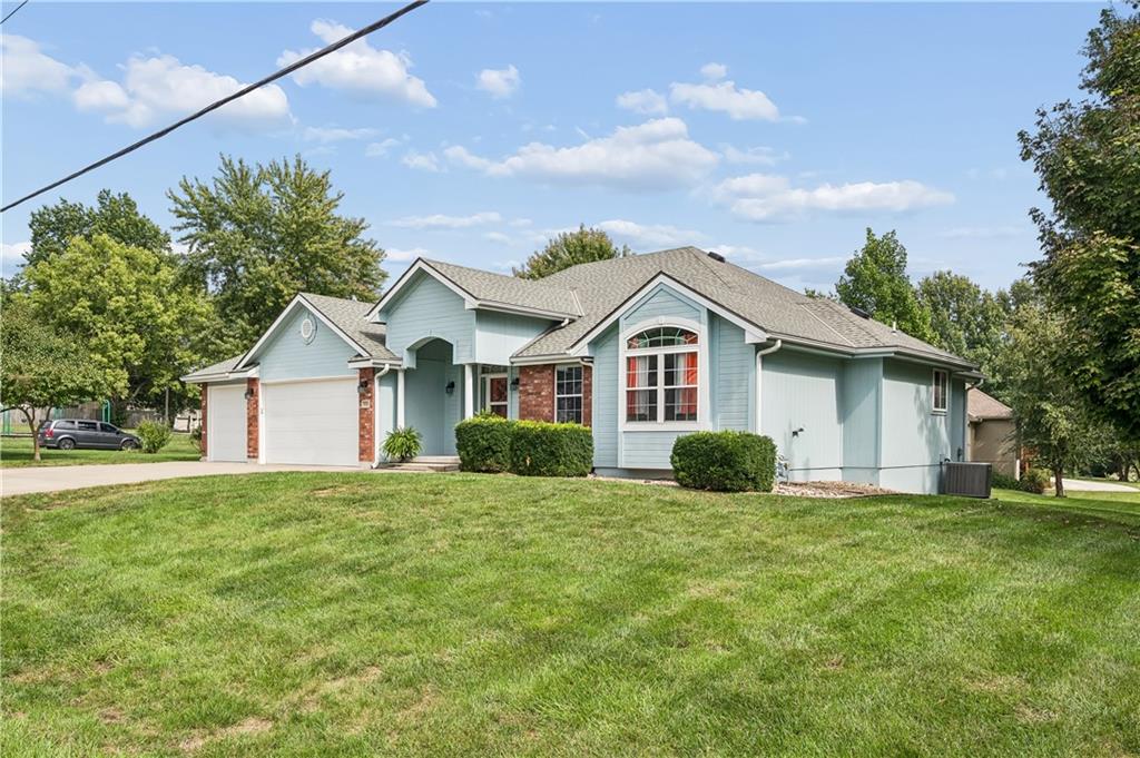 1707 Lynn Road Property Photo 1