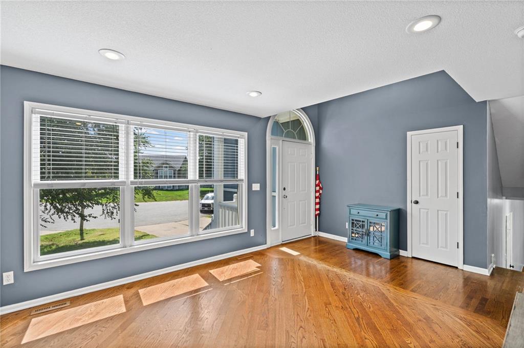 2512 Ne Horseshoe Drive Property Photo 6