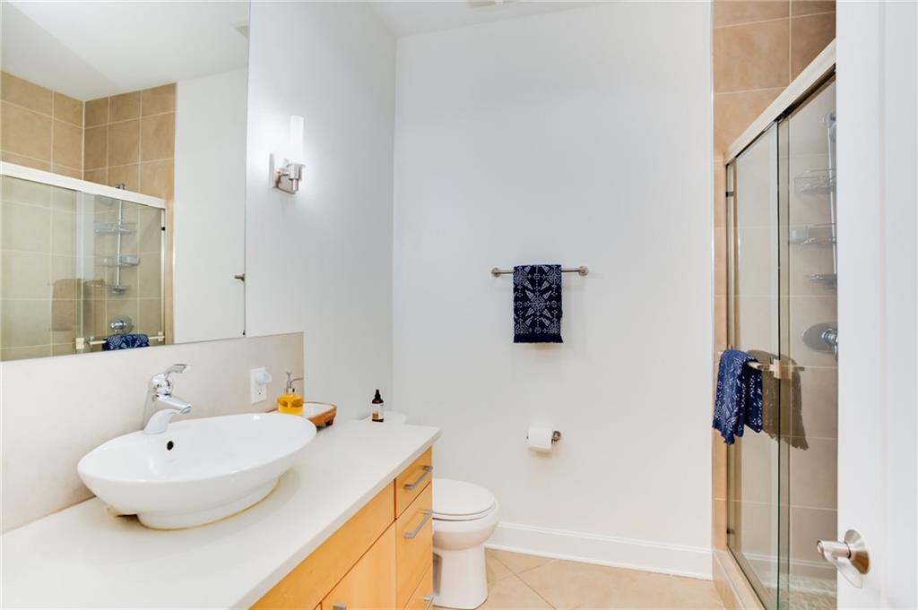 4521 Wornall Road Property Photo 10