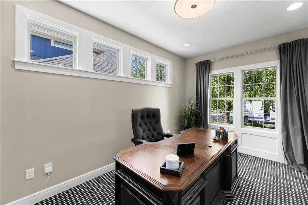 24913 W 98th Street Property Photo 14