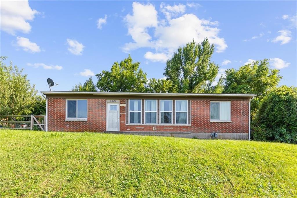5729 Parallel Parkway Property Photo 2