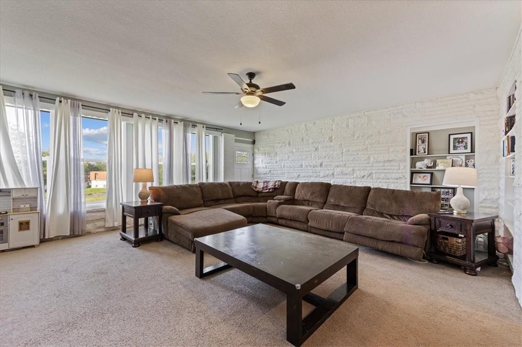 5729 Parallel Parkway Property Photo 11