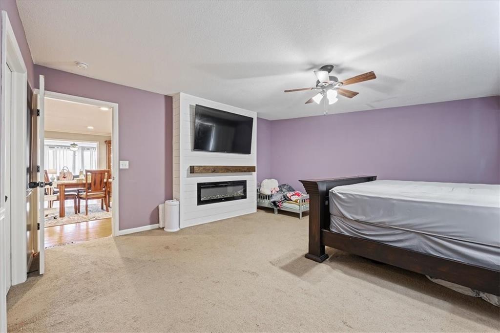 5729 Parallel Parkway Property Photo 15