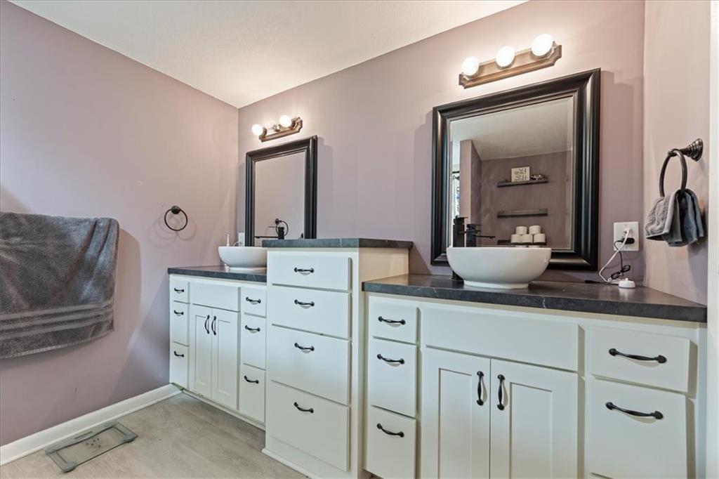 5729 Parallel Parkway Property Photo 16