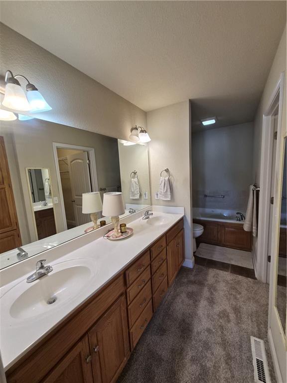 4904 Kelsey Court Property Photo 10