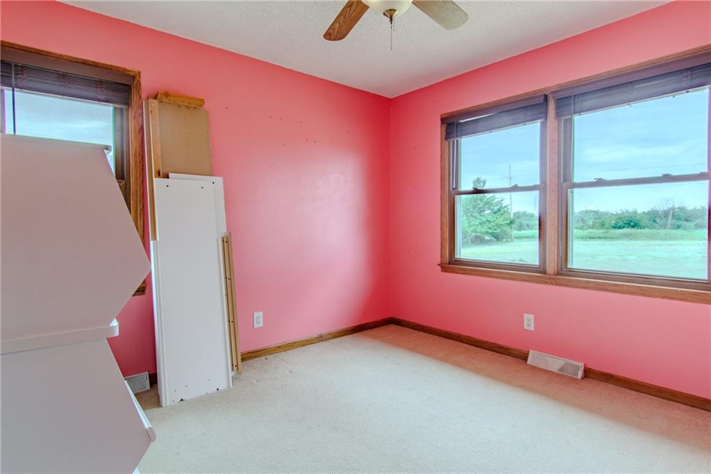 561 Se 13 Highway Property Photo 9