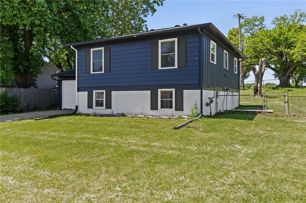 914 N Arrowhead Drive Property Photo 4