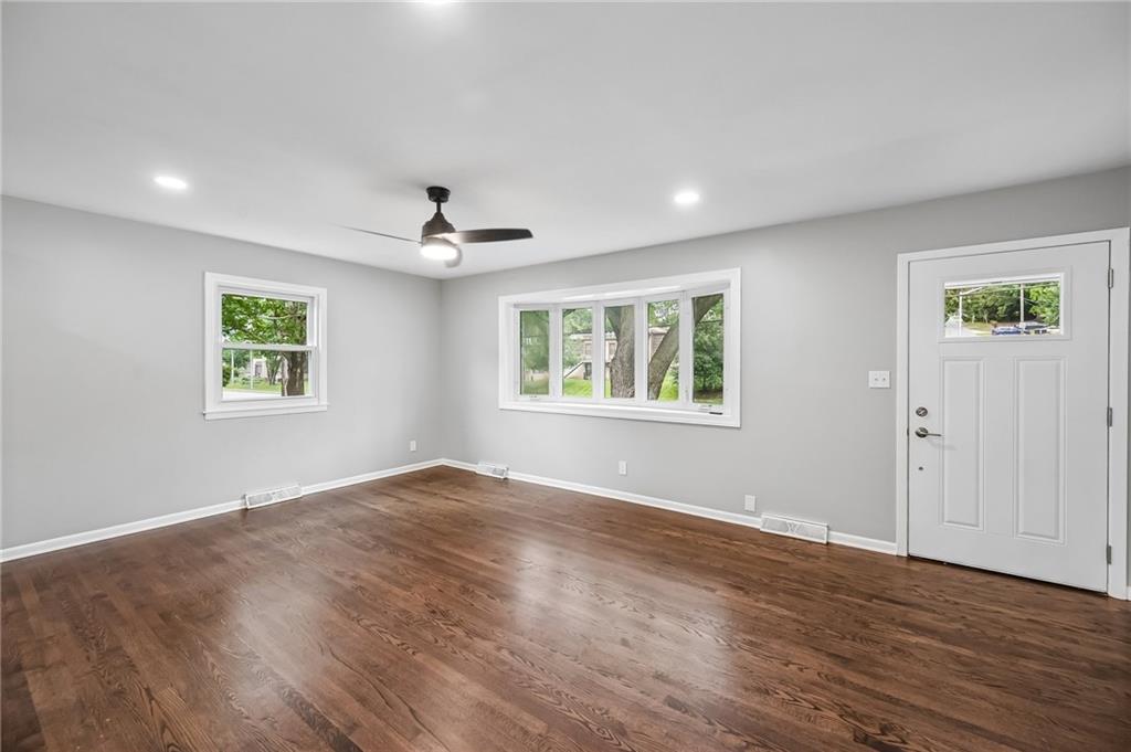 3741 N Brighton Avenue Property Photo 4