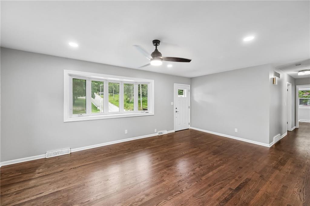 3741 N Brighton Avenue Property Photo 5