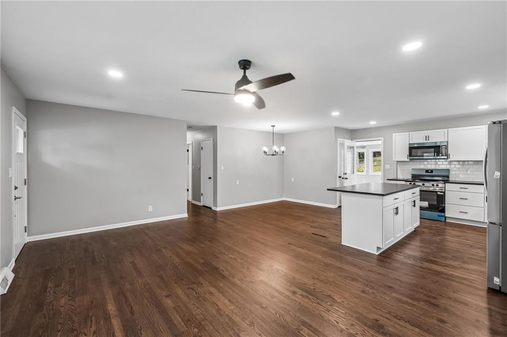 3741 N Brighton Avenue Property Photo 6