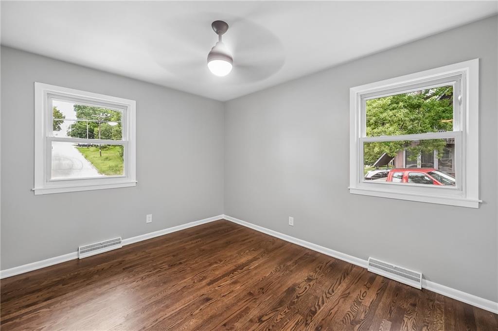 3741 N Brighton Avenue Property Photo 16