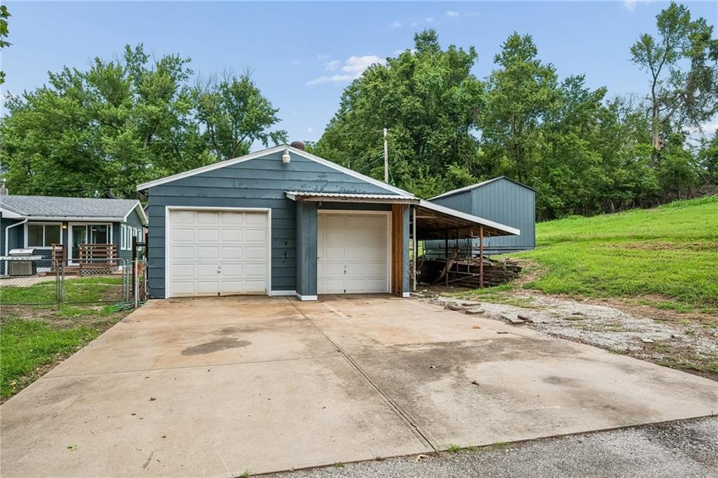 3741 N Brighton Avenue Property Photo 29