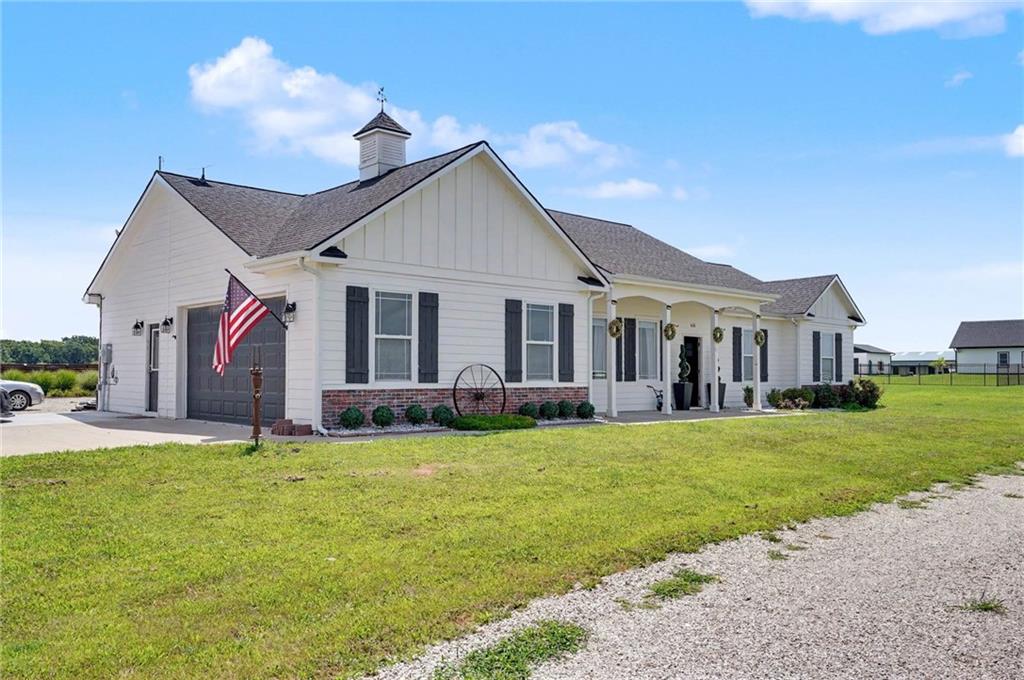 676 E 1375 Road Property Photo 3