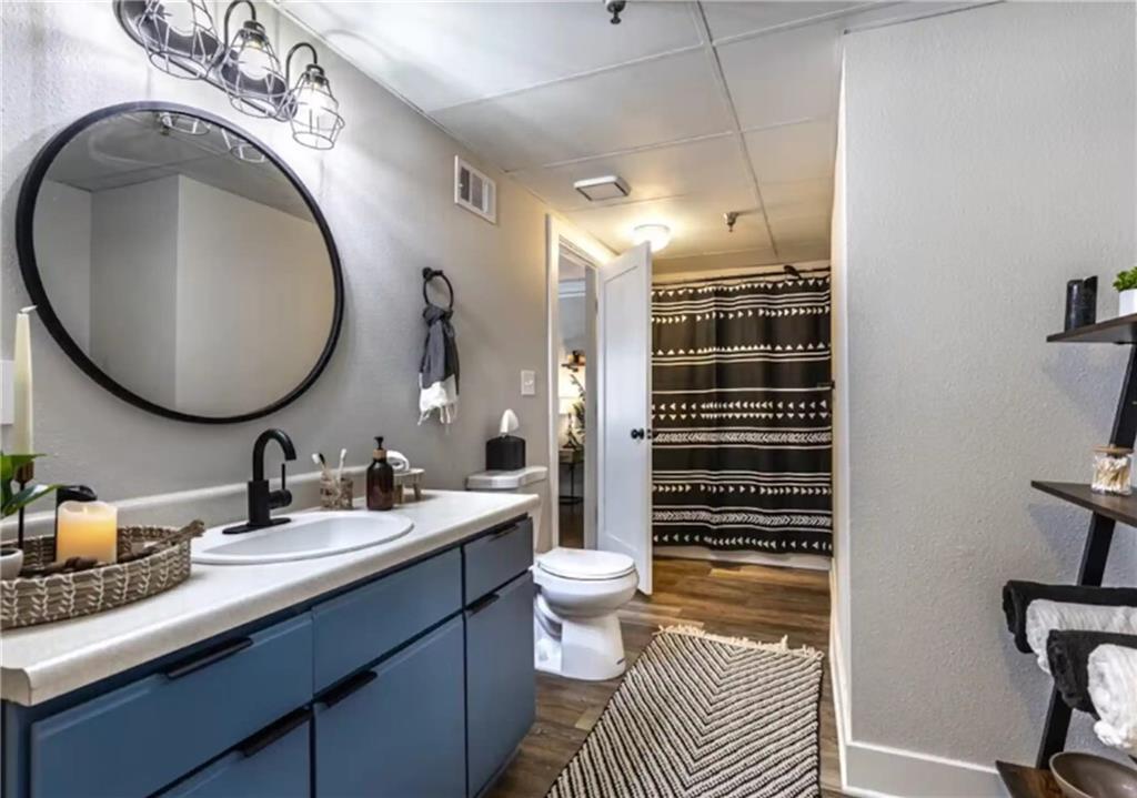 409 E Armour Boulevard Property Photo 3