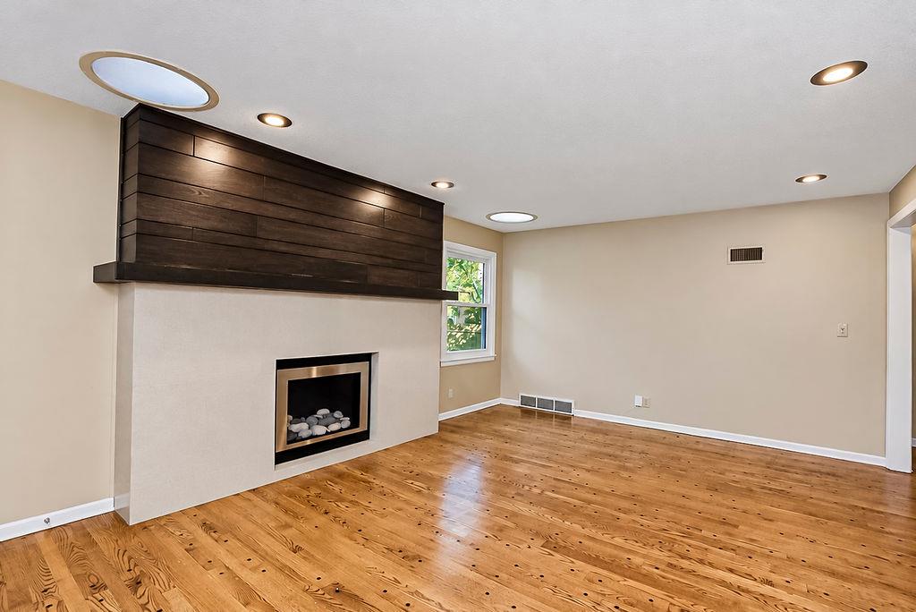 8606 W 88th Street Property Photo 8