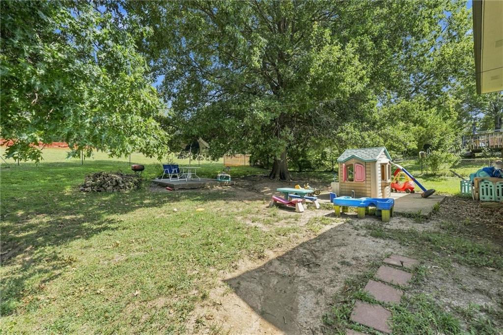 2801 Englewood Terrace Property Photo 18