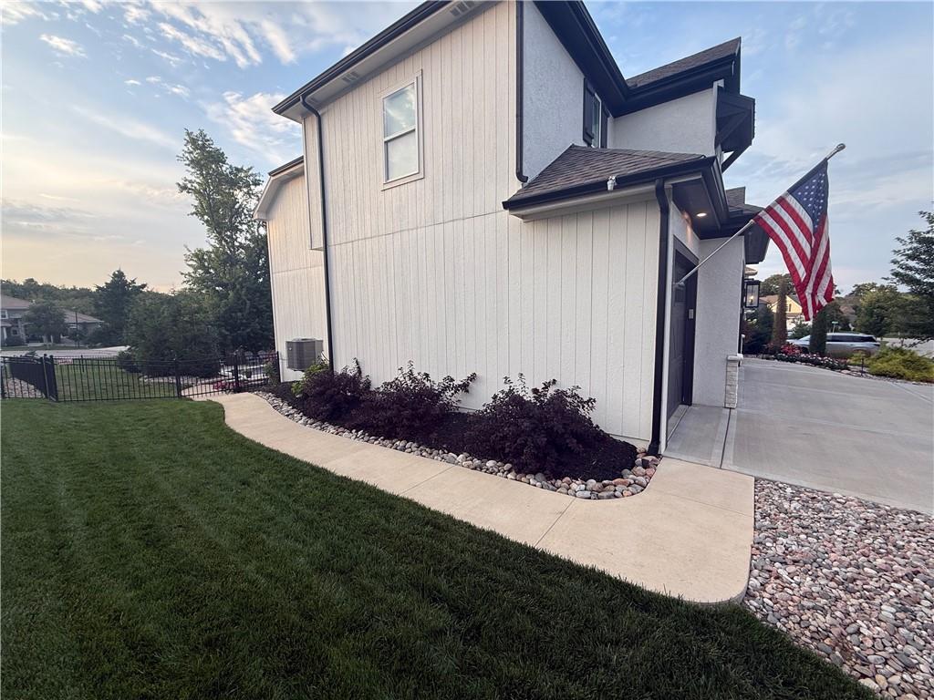 9280 Brownridge Street Property Photo 2