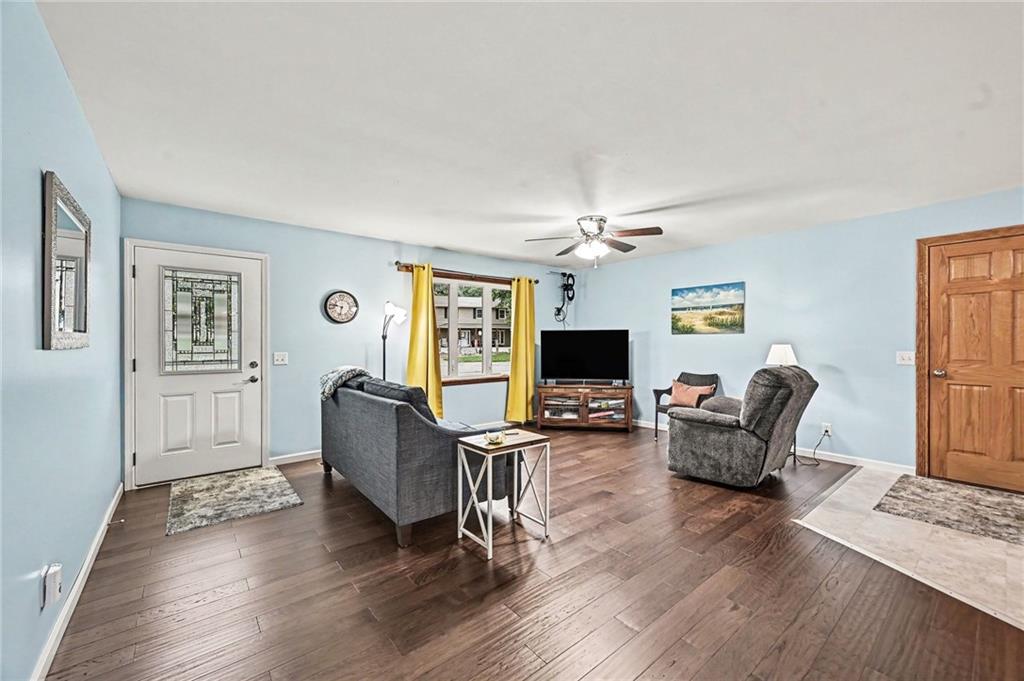 1200 W Maple Street Property Photo 5