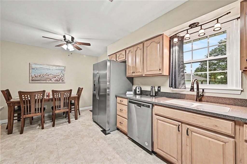1200 W Maple Street Property Photo 8