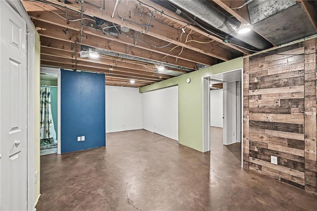 1200 W Maple Street Property Photo 18