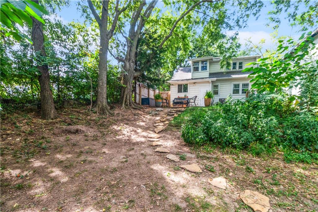 1116 W Maple Avenue Property Photo 23